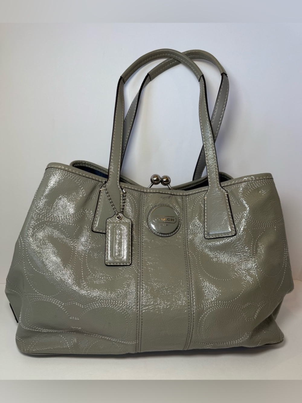 Coach Signature Stitch Patent Leather Kiss-lock Carryall patent gray. BEAUTIFUL